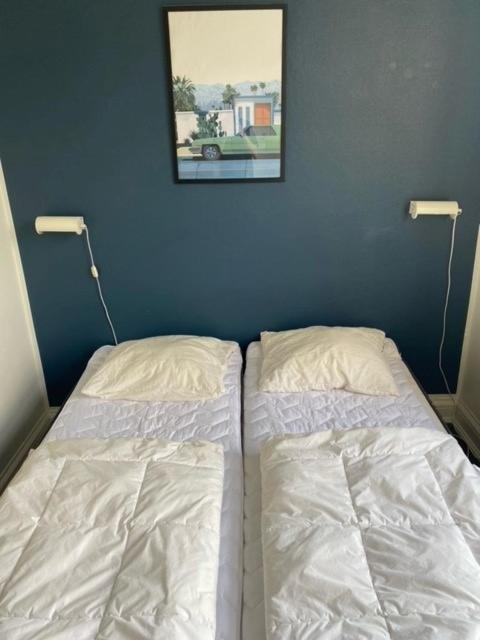 Danhostel Odense City Kültér fotó A bed with two pillows