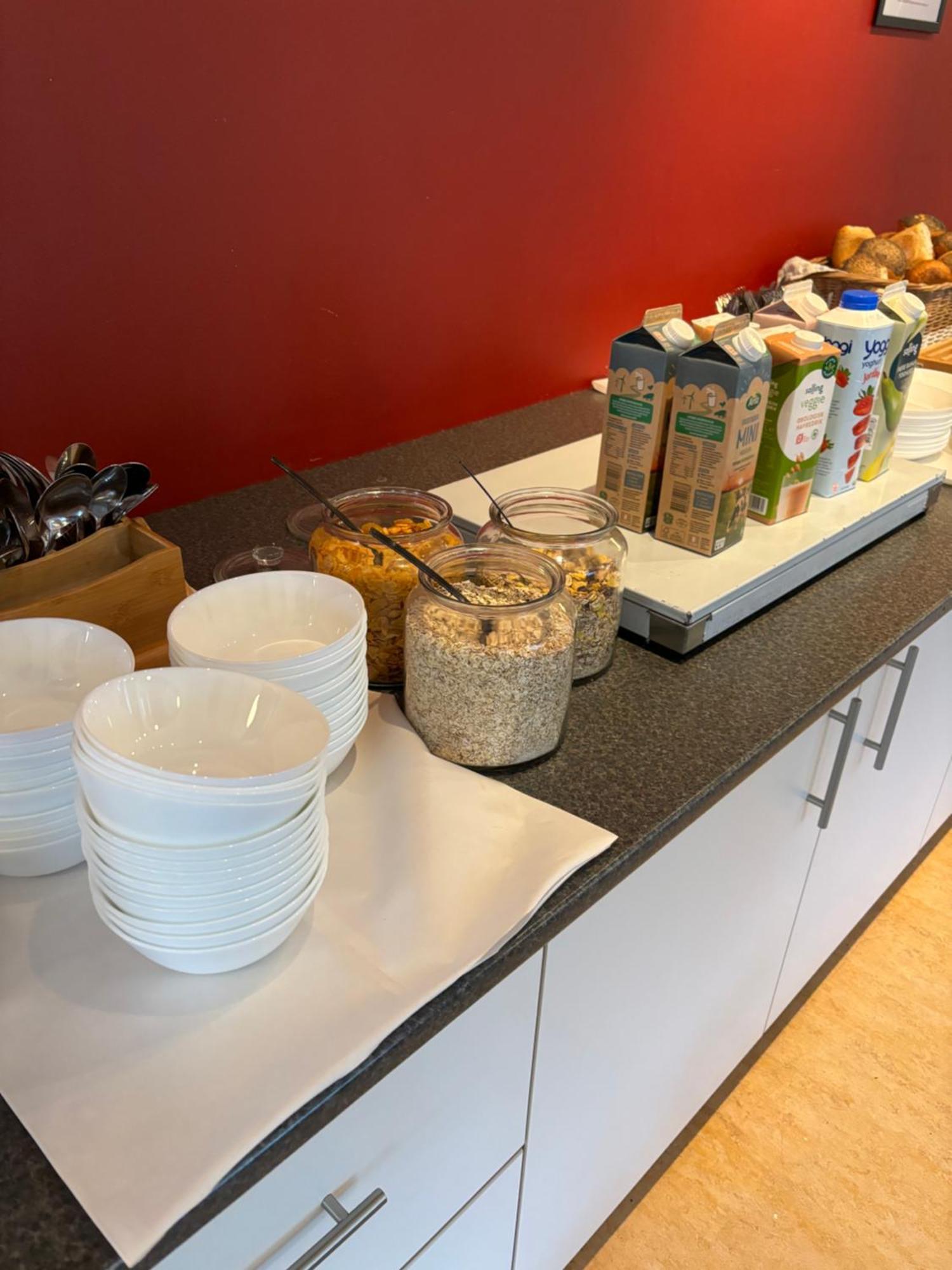 Danhostel Odense City Kültér fotó Breakfast buffet at a hotel