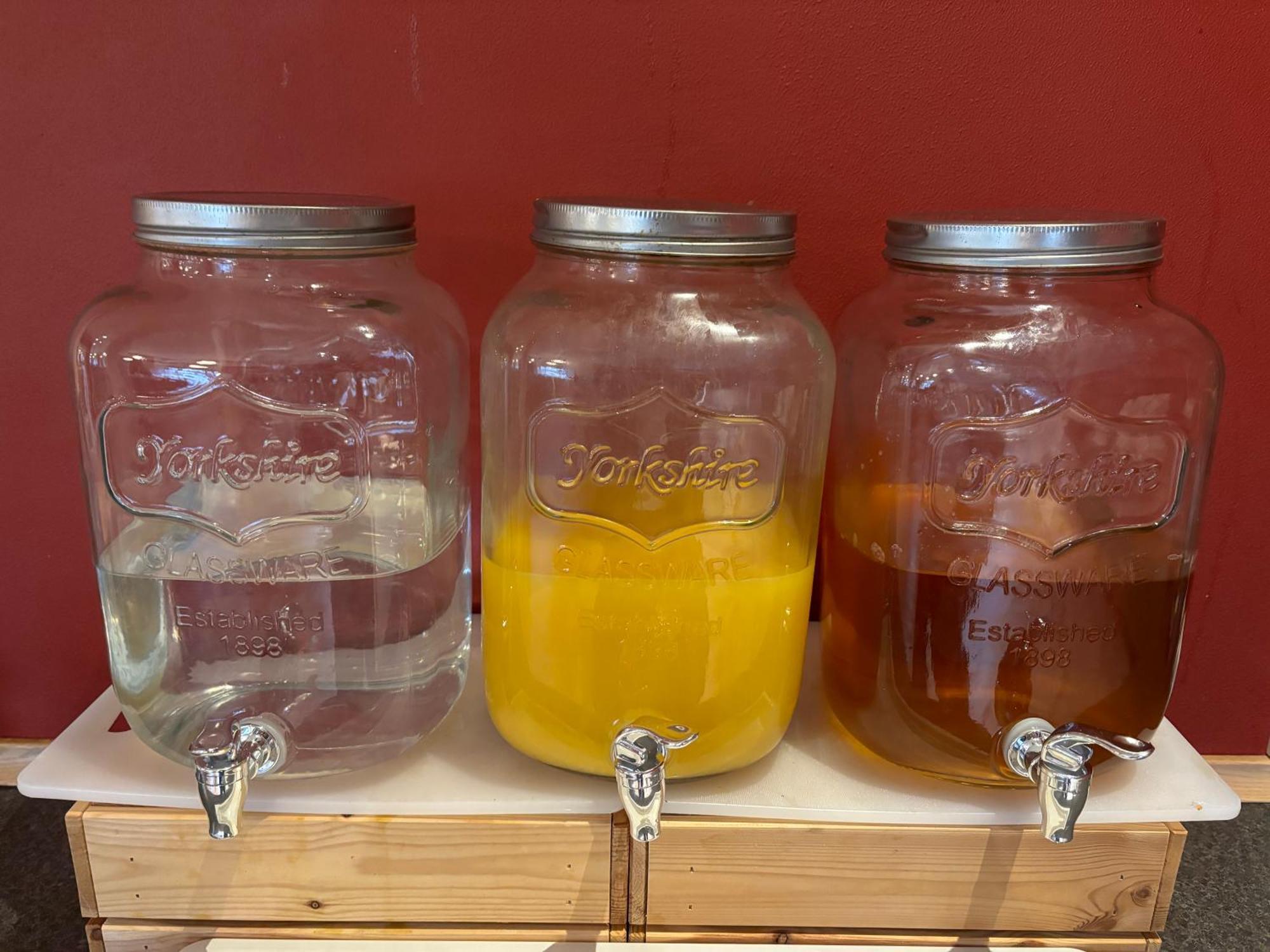 Danhostel Odense City Kültér fotó Mason jar beverage dispensers