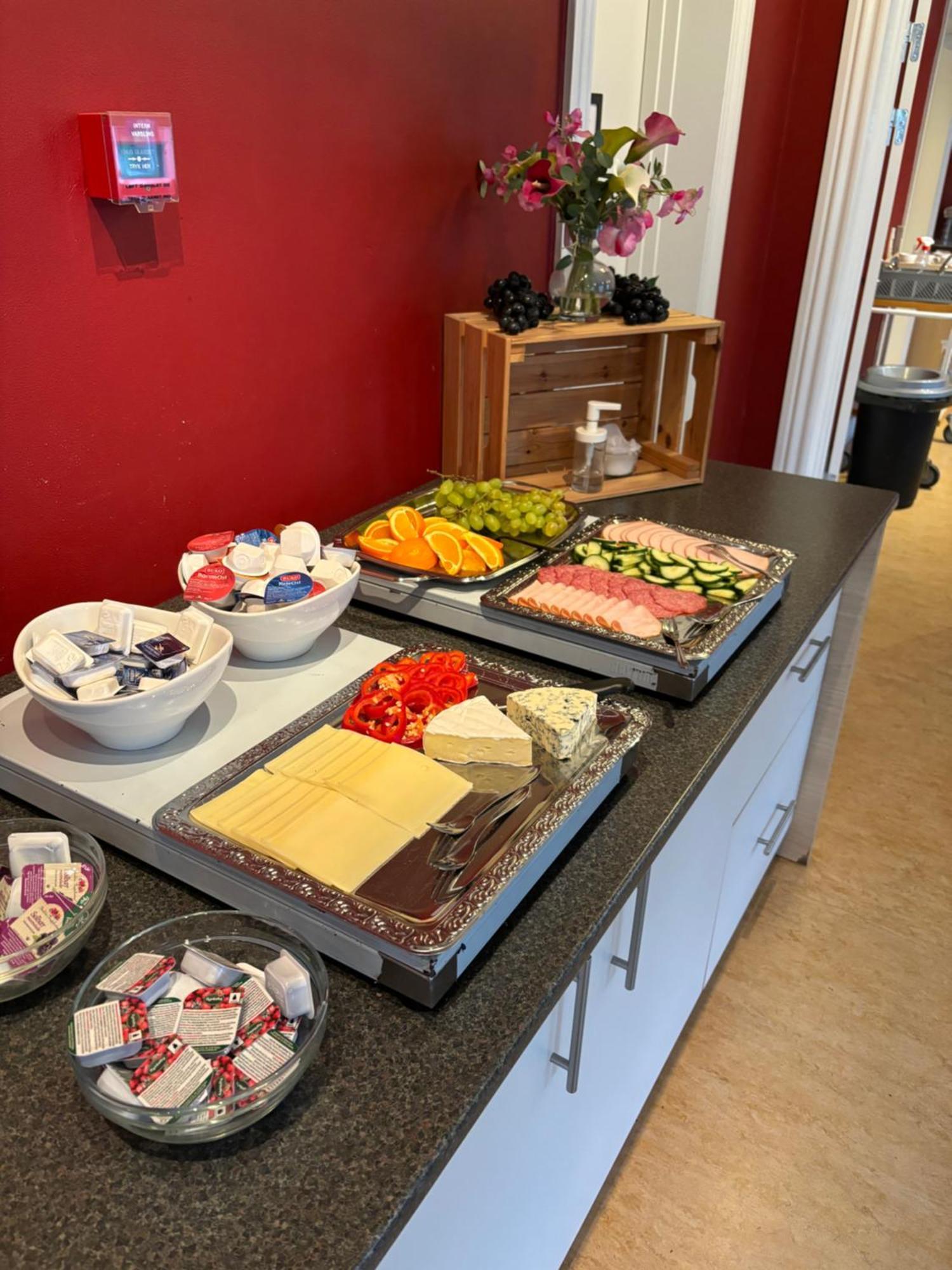 Danhostel Odense City Kültér fotó A typical Danish breakfast